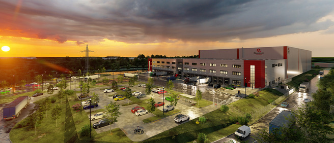 Visualisierung der Erweiterung des Queisser-Logistikzentrums bei Sonnenuntergang, mit beleuchtetem Parkplatz und Lieferfahrzeugen 