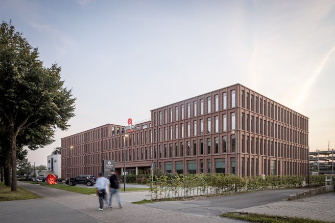 Moderne Firmenzentrale von Queisser Pharma